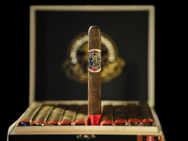 Knuckle Sandwich by Espinosa Cigars | Photography: Slav Gordeyev